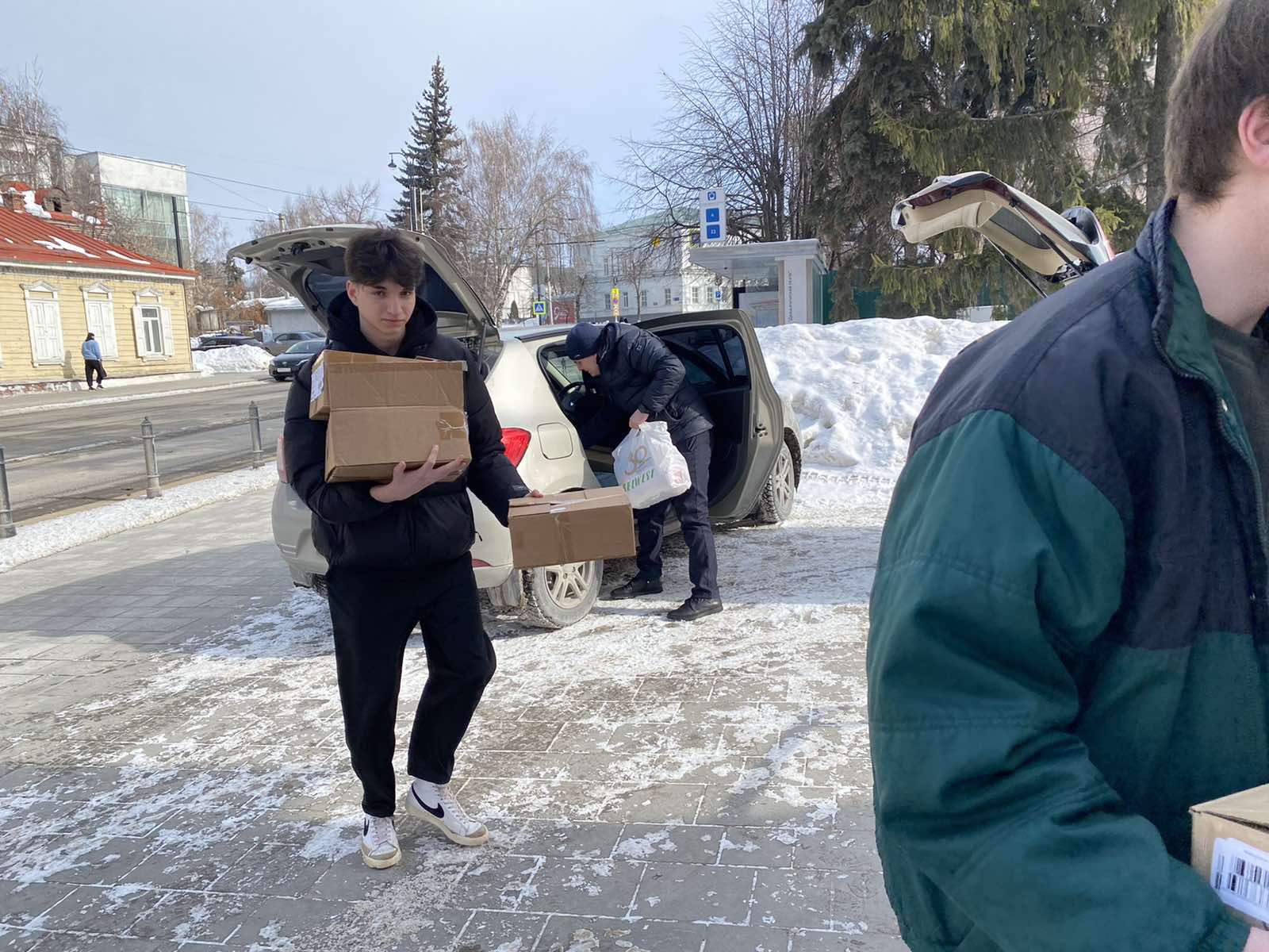 Помощь гражданам ДНР и ЛНР.