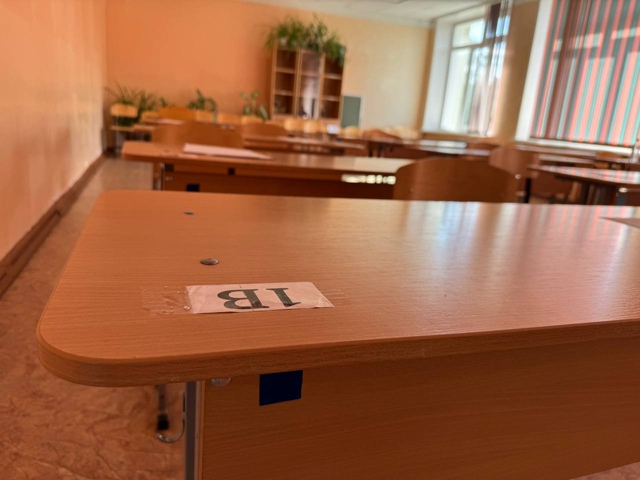 Два выпускника гимназий №33 и №65 сдали ЕГЭ по испанскому и китайскому языкам..